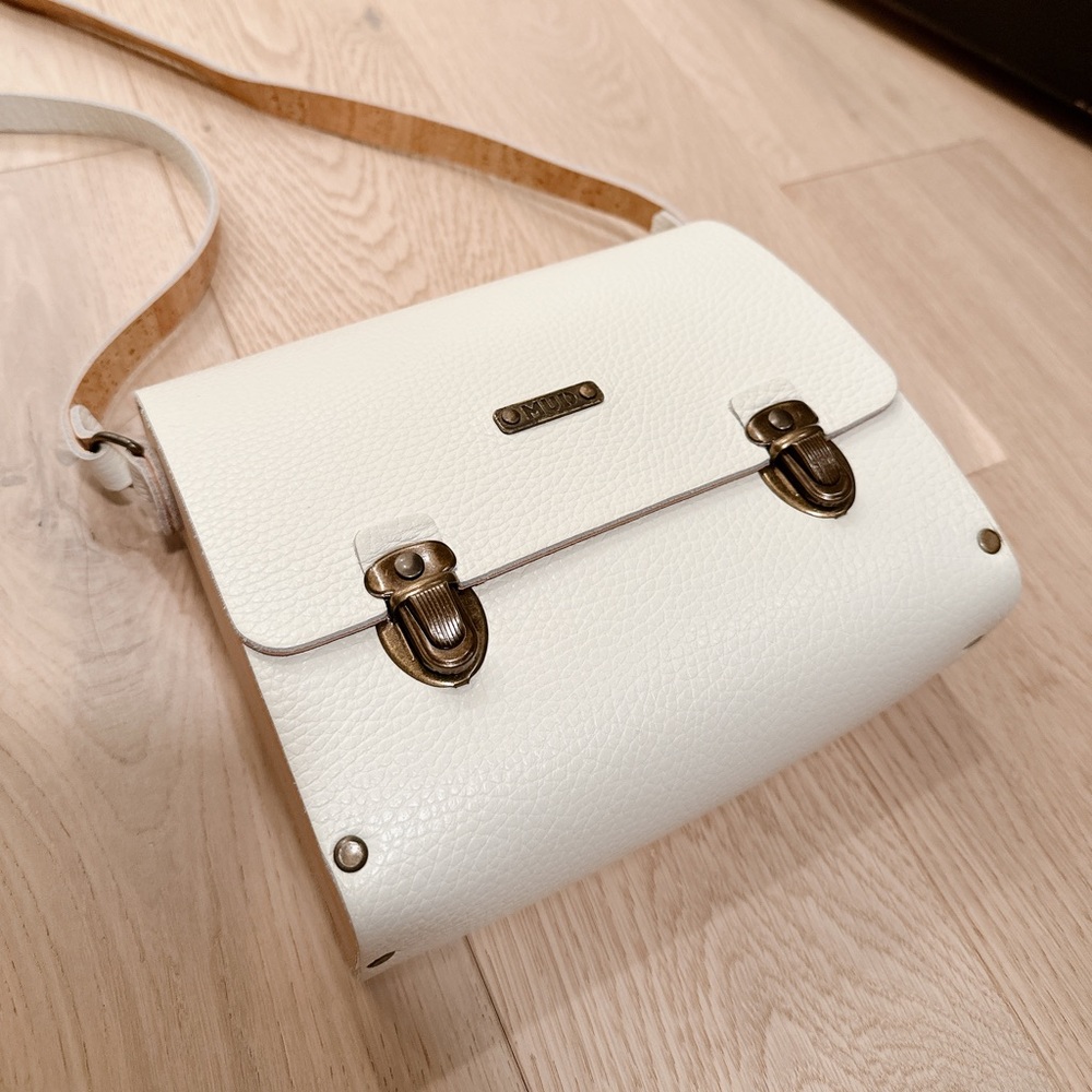 Mid passenger bag